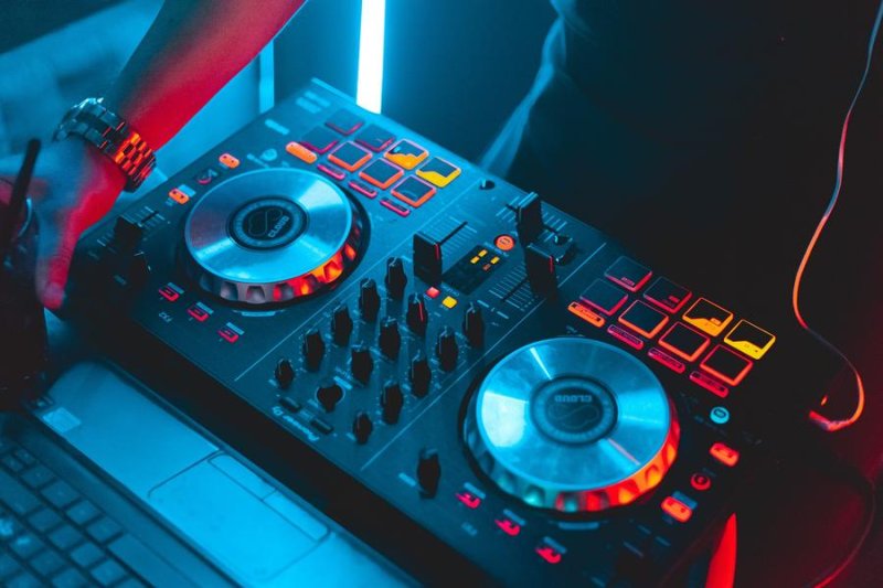 Soirée DJ Galancia au 1420_La Salle-les-Alpes