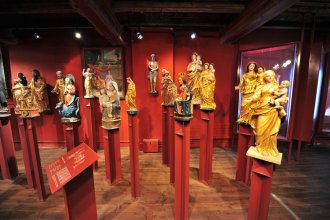Le petit peuple des saints - Statues en bois Polychrome et dorées au Musée d'art sacré du Monêtier les Bains